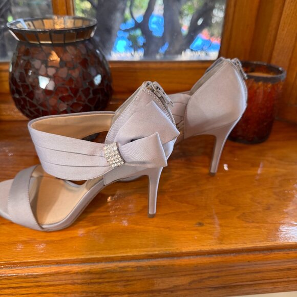Nina Silver Satin Heels, 8M, New - Picture 2 of 8